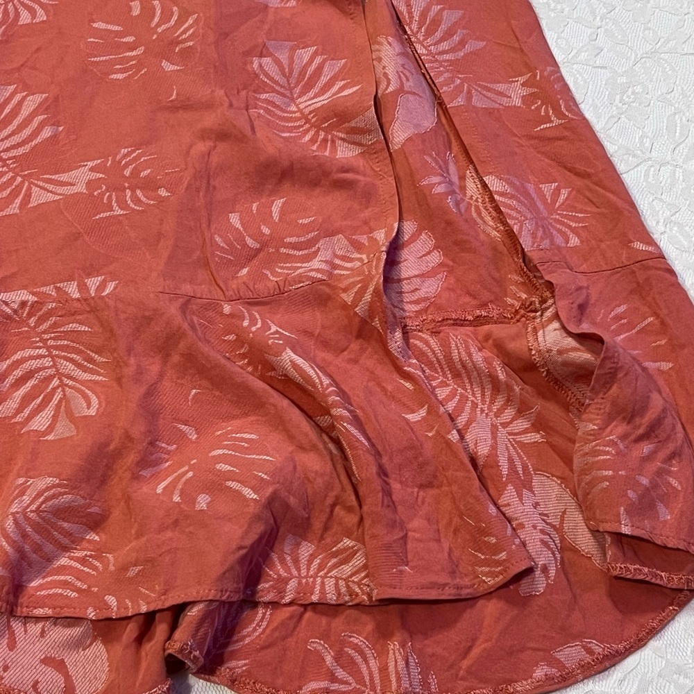 Pink Skirt With Leaf Pattern - image 3